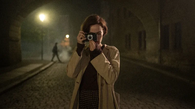 The-Girl-With-the-Leica-AuraGame
