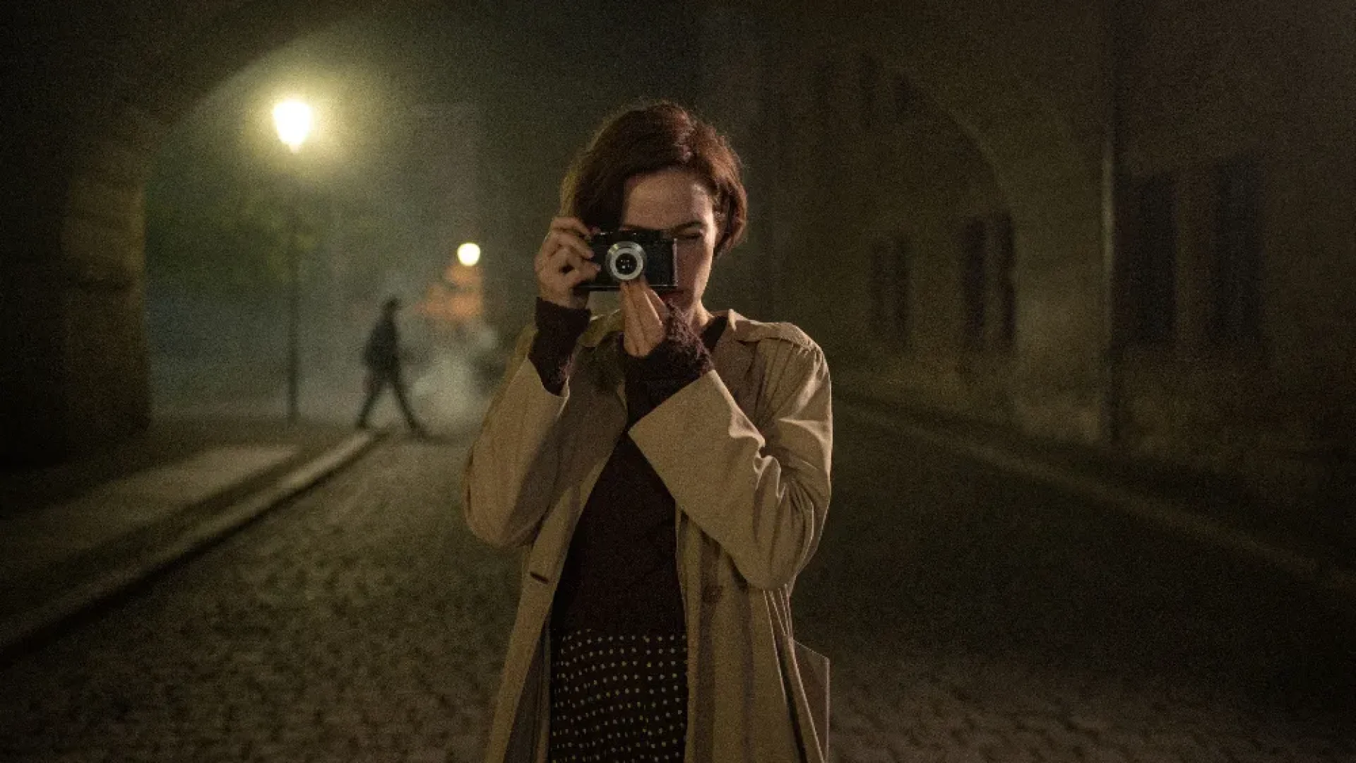 The-Girl-With-the-Leica-AuraGame